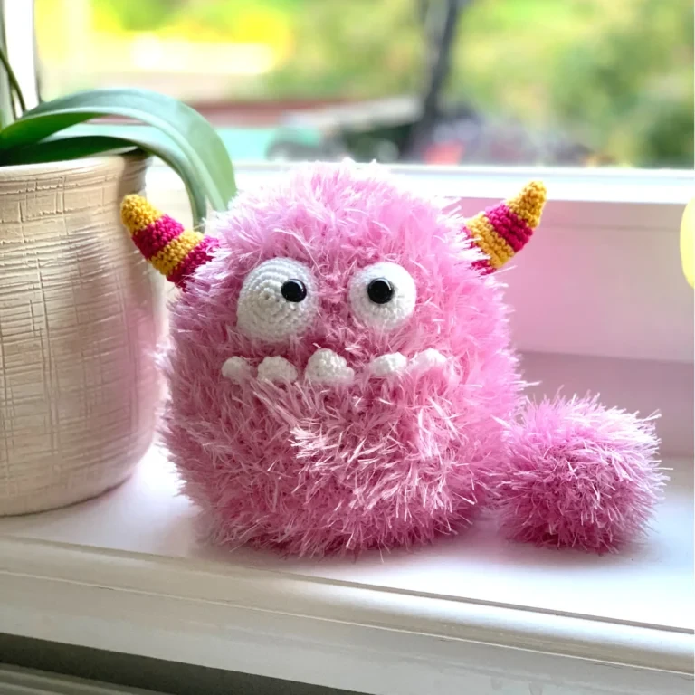 How to crochet with fluffy hairy yarn